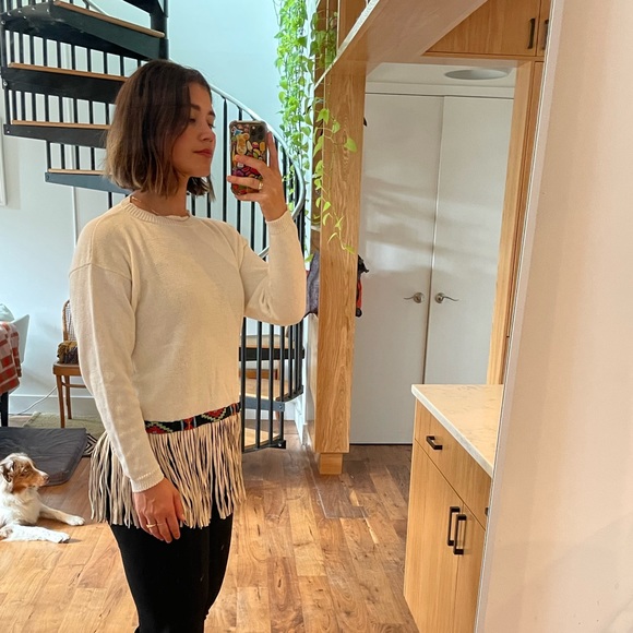 Lianne Barnes Vintage boho white Sweater with leather fringe and beading - Picture 4 of 4